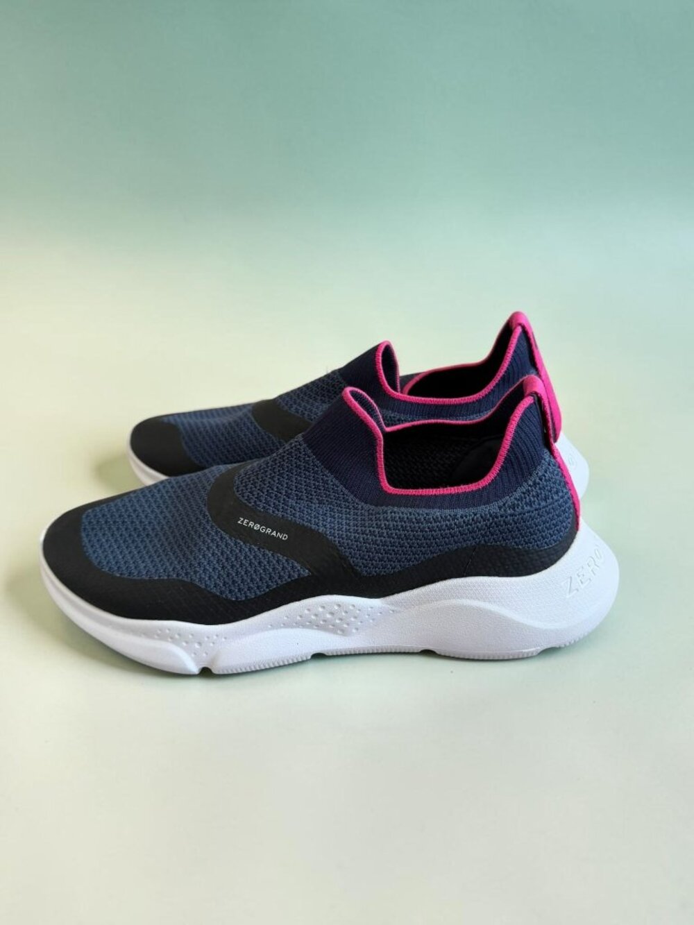 COLE HAAN Women’s Zerogrand Blue Pink Slip on Sneakers Size 9